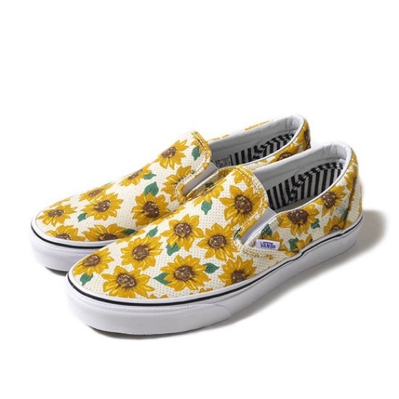 ISO SUNFLOWER VANS SLIP ONS!